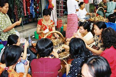 Yangoon,_Myanmar,_018F1040018B_H600