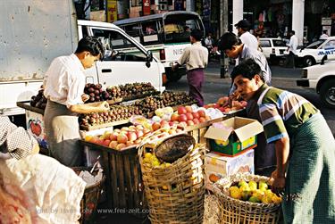 Yangoon,_Myanmar,_019F1040019B_H600