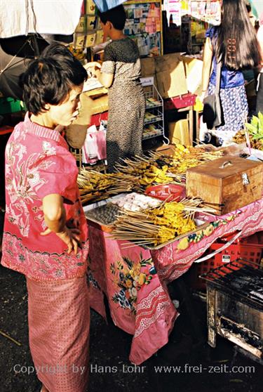 Yangoon,_Myanmar,_020F1040020B_H600