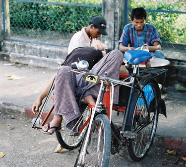 Yangoon,_Myanmar,_F1000011b_H600