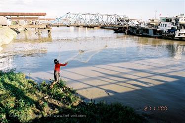 Yangoon,_Myanmar,_F1000030b_H600