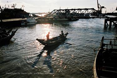 Yangoon,_Myanmar,_F1000031b_H600