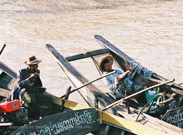 Yangoon,_Myanmar,_F1000032b_H600