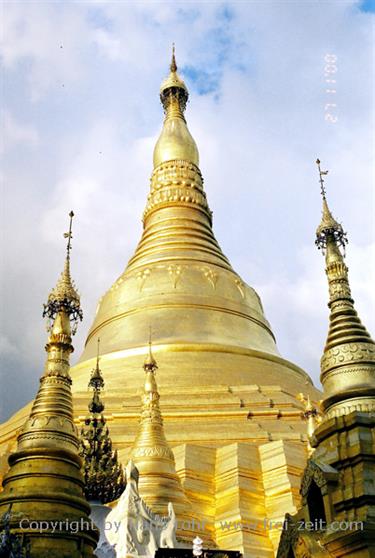 Yangoon,_Myanmar,_F1000036b_H600