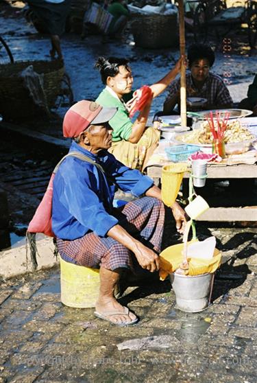 Yangoon,_Myanmar,_F1030013b_H600