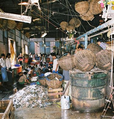 Yangoon,_Myanmar,_F1030017b_H600