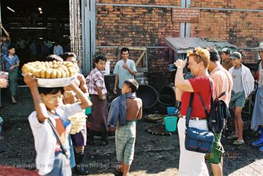 Yangoon,_Myanmar,_F1030026b_H600