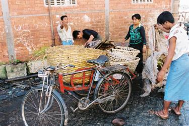 Yangoon,_Myanmar,_F1030027b_H600