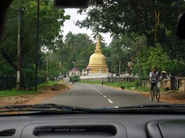 Dambulla_monastery,_Spicy-Farm,_Kandy,_DSC06303B_H600