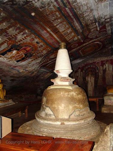 Dambulla_monastery,_Spicy-Farm,_Kandy,_DSC06354B_H600