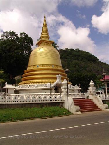 Dambulla_monastery,_Spicy-Farm,_Kandy,_DSC06361B_H600