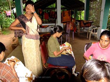 Dambulla_monastery,_Spicy-Farm,_Kandy,_DSC06389B_H600