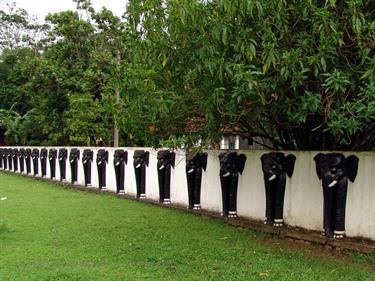 Dambulla_monastery,_Spicy-Farm,_Kandy,_DSC06398B_H600