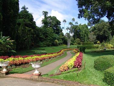 Dambulla_monastery,_Spicy-Farm,_Kandy,_DSC06436B_H600