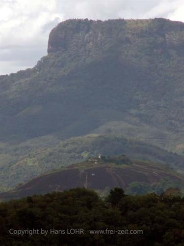 Dambulla_monastery,_Spicy-Farm,_Kandy,_DSC06501B_H600