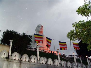 Dambulla_monastery,_Spicy-Farm,_Kandy,_DSC06598B_H600