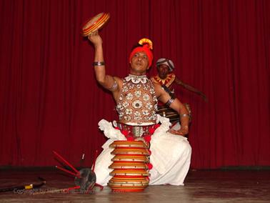 Kandy,_dance_performance,_DSC06744B_H600