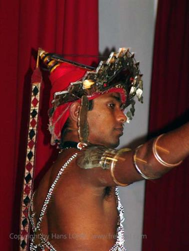 Kandy,_dance_performance,_DSC06757B_H600