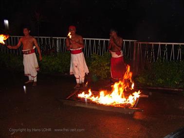 Kandy,_dance_performance,_DSC06768B_H600