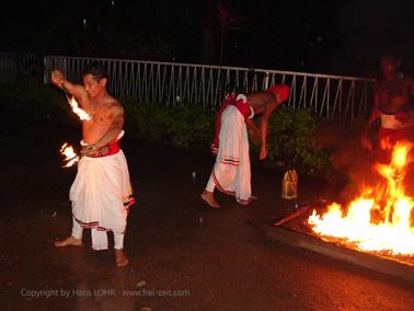 Kandy,_dance_performance,_DSC06769B_H600