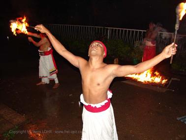 Kandy,_dance_performance,_DSC06770B_H600