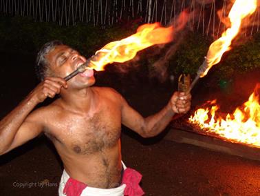 Kandy,_dance_performance,_DSC06773B_H600