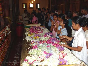 Kandy,_the_temple_of_the_holy_tooth,_DSC06613B_H600