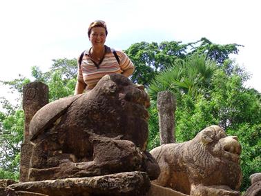 Polonnaruwa,_Minnerya_Watertank,_DSC06130B_H600