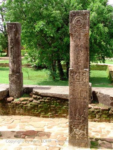 Polonnaruwa,_Minnerya_Watertank,_DSC06131B_H600