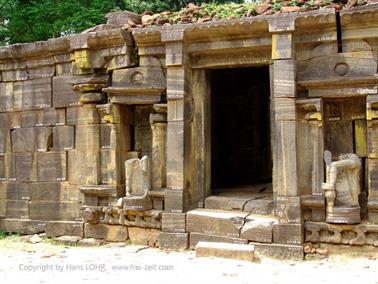 Polonnaruwa,_Minnerya_Watertank,_DSC06135B_H600